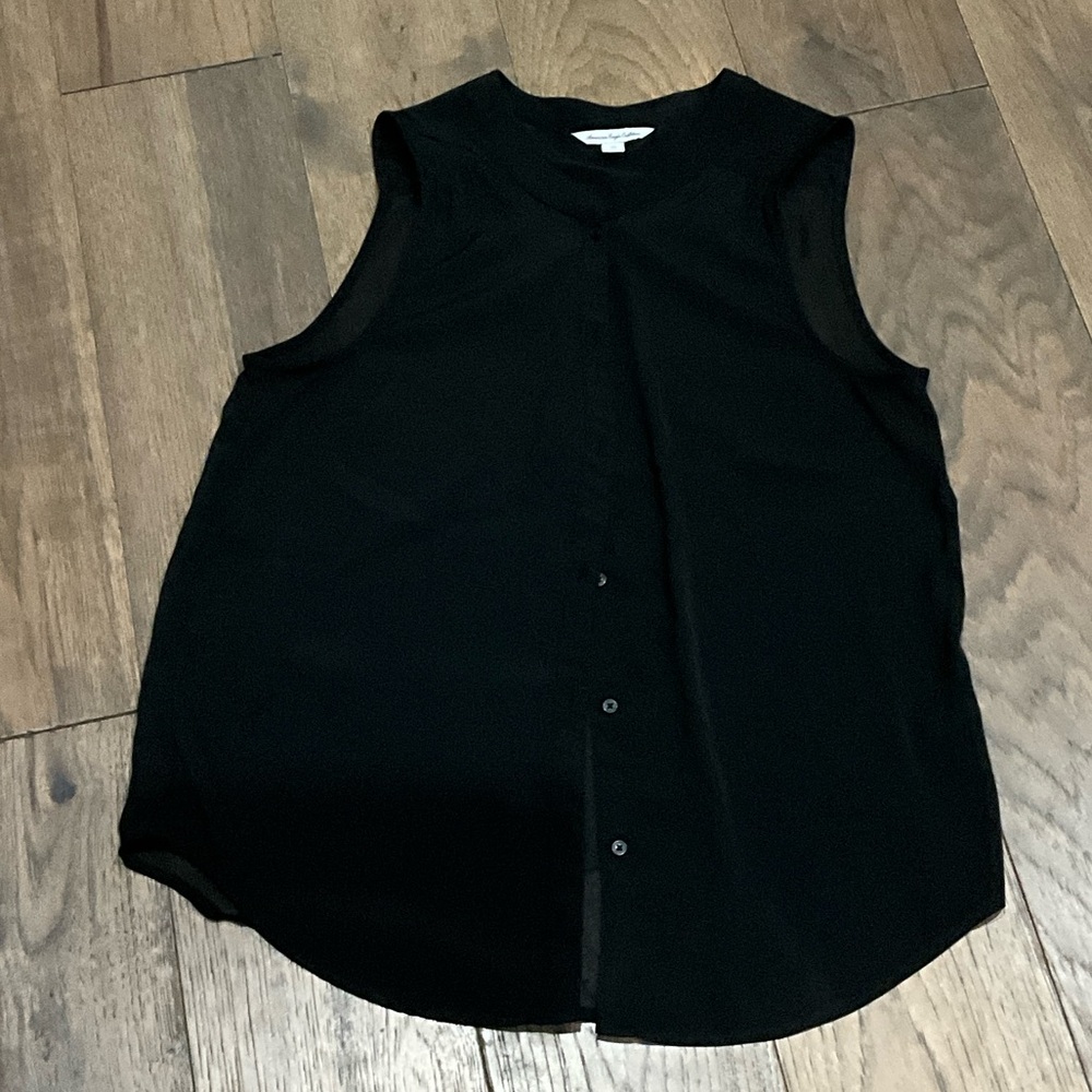 American Eagle Outfitters Black Sleeveless Button-Front Top